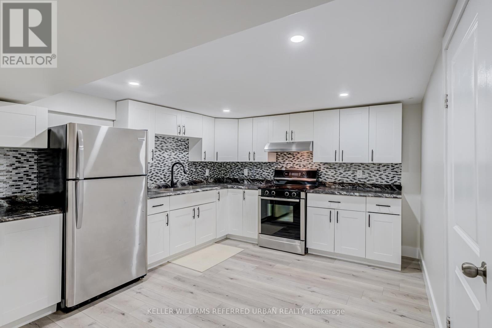 98 DUNCOMBE DRIVE - 25