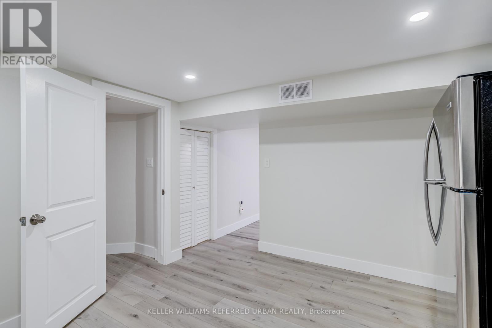 98 DUNCOMBE DRIVE - 27