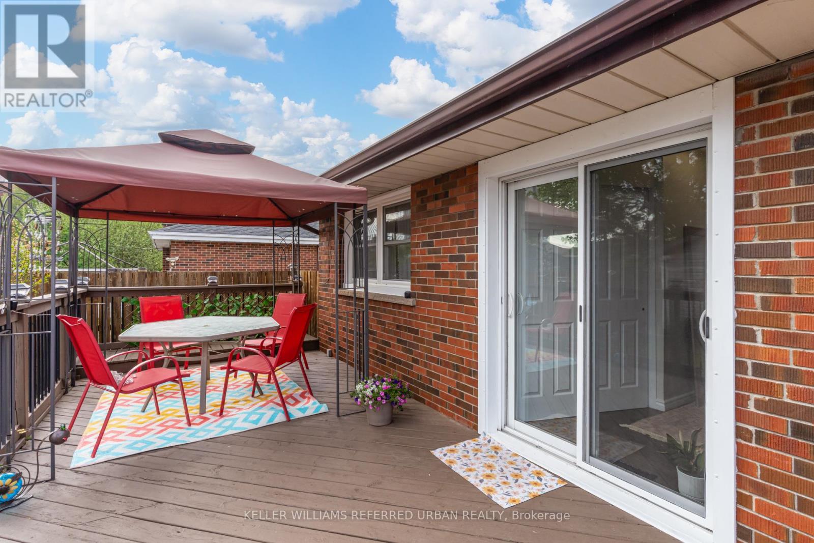98 DUNCOMBE DRIVE - 35