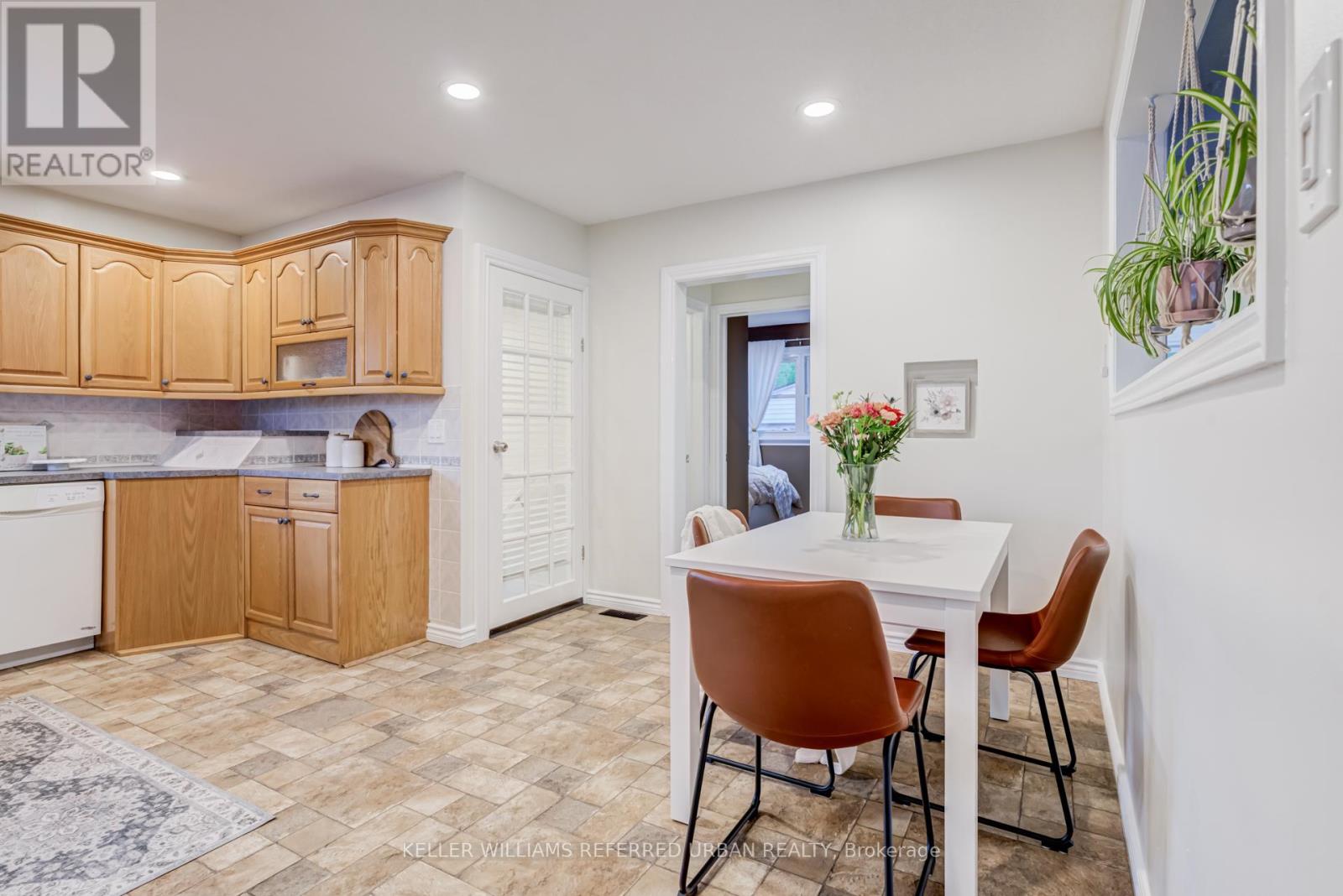 98 DUNCOMBE DRIVE - 6