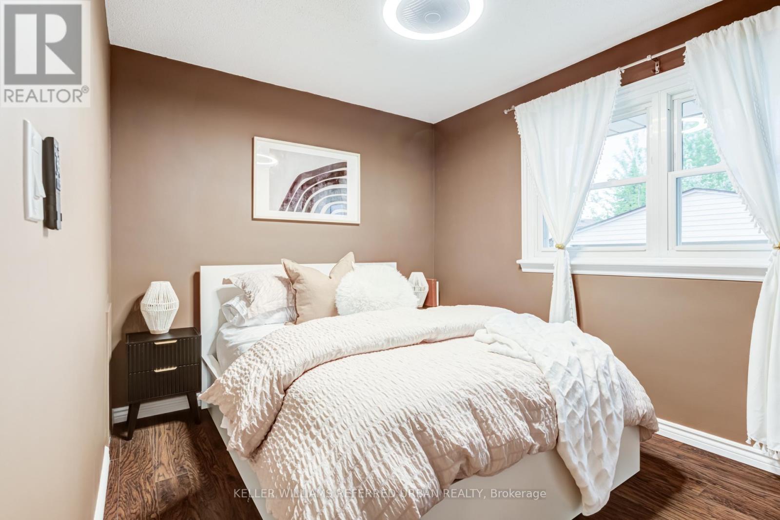 98 DUNCOMBE DRIVE - 16