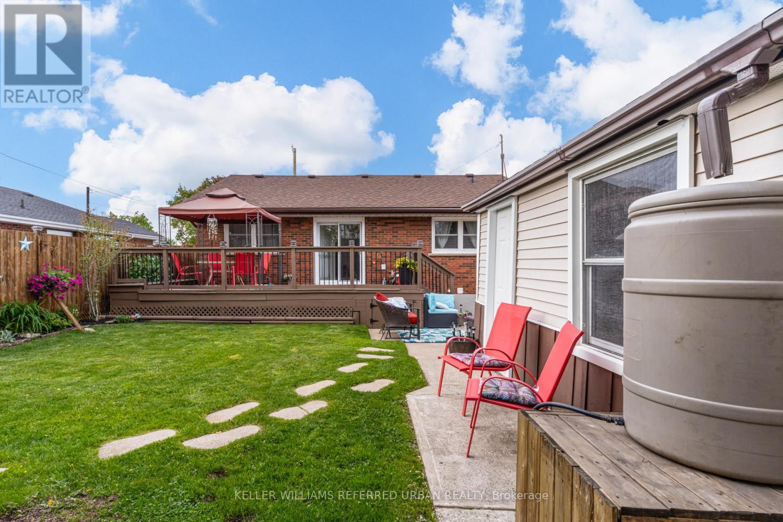 98 DUNCOMBE DRIVE - 44