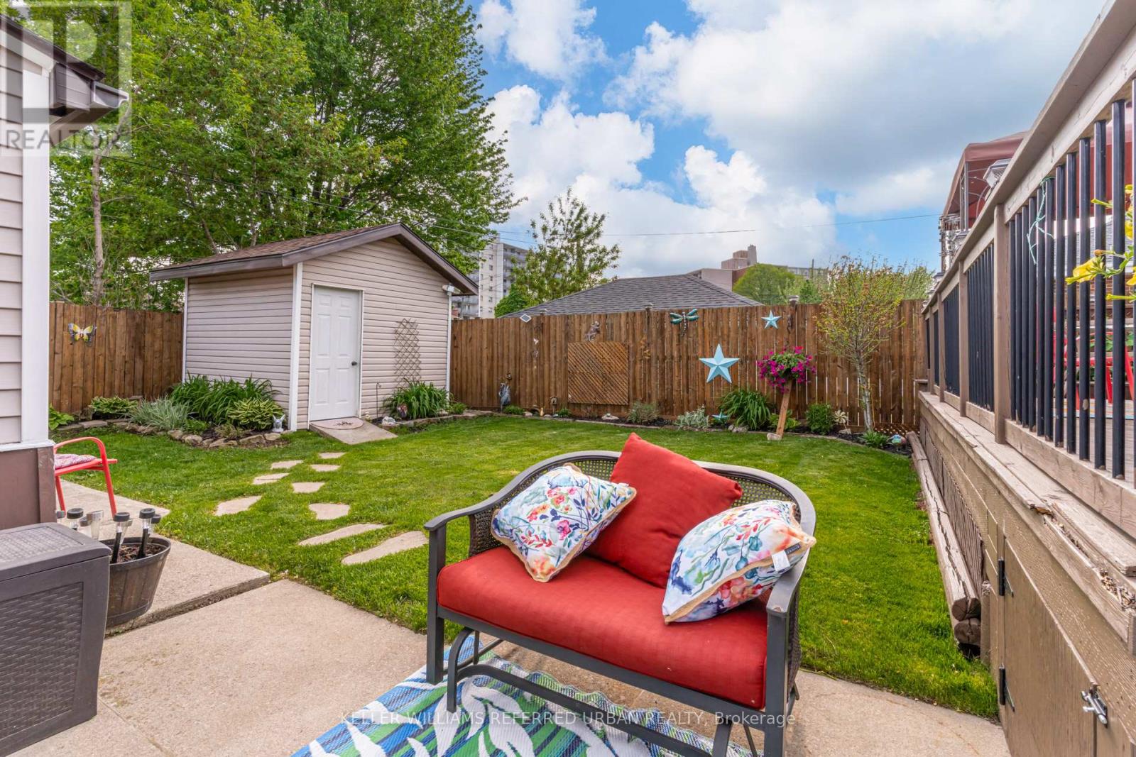 98 DUNCOMBE DRIVE - 40