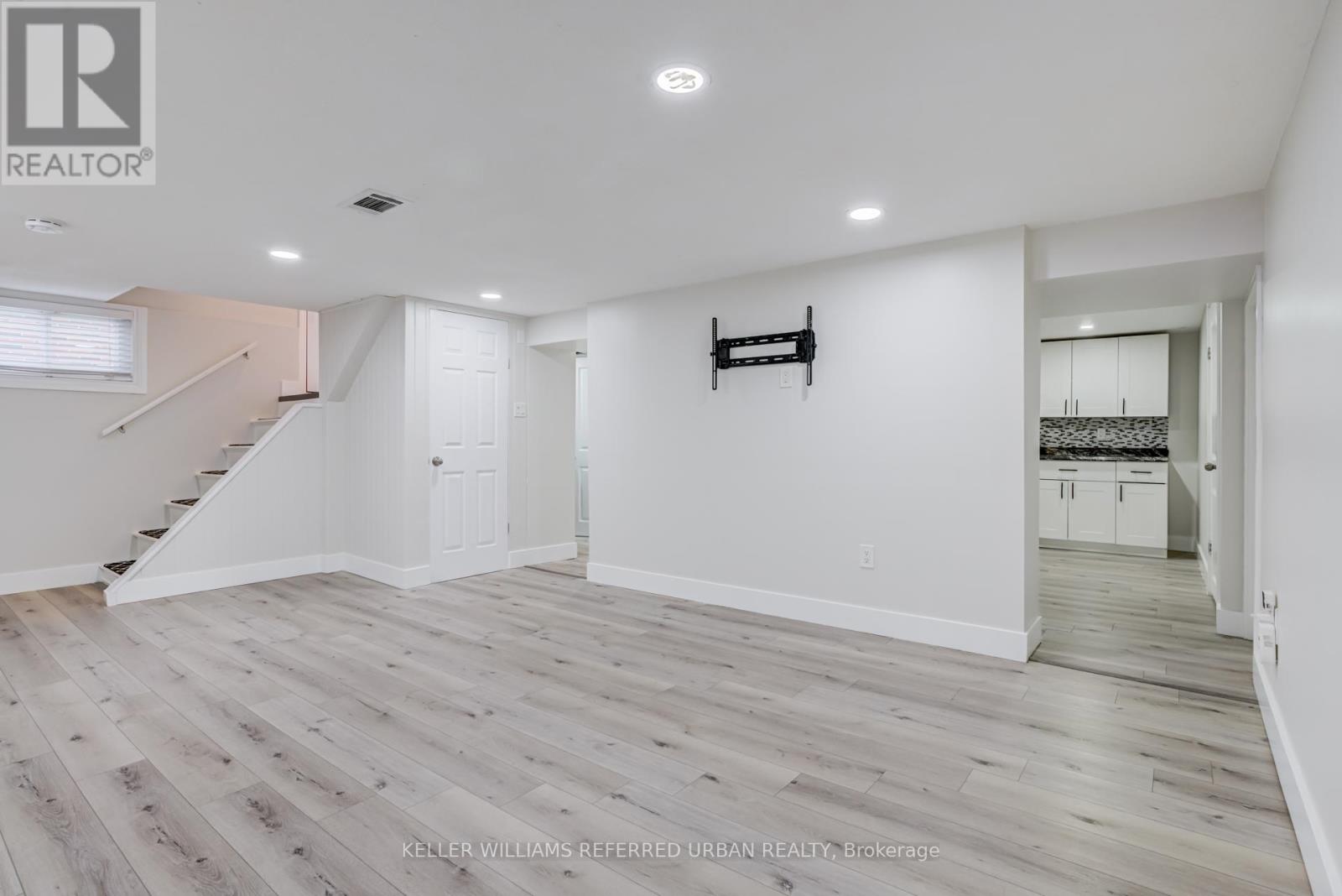 98 DUNCOMBE DRIVE - 24