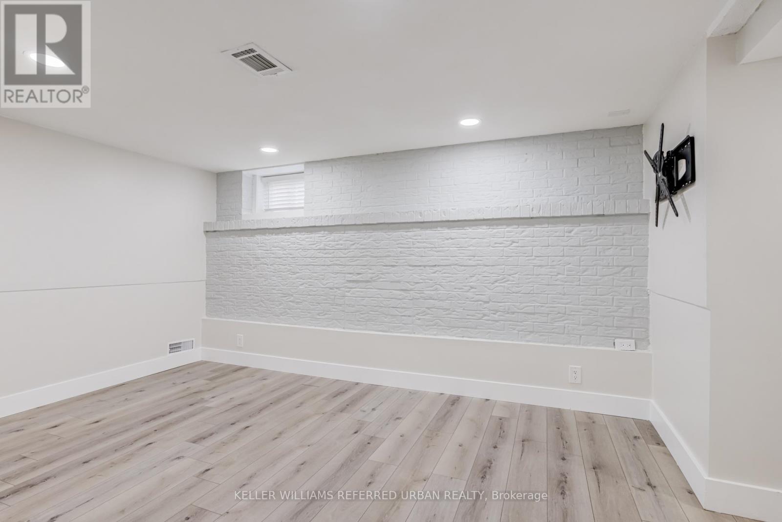 98 DUNCOMBE DRIVE - 29