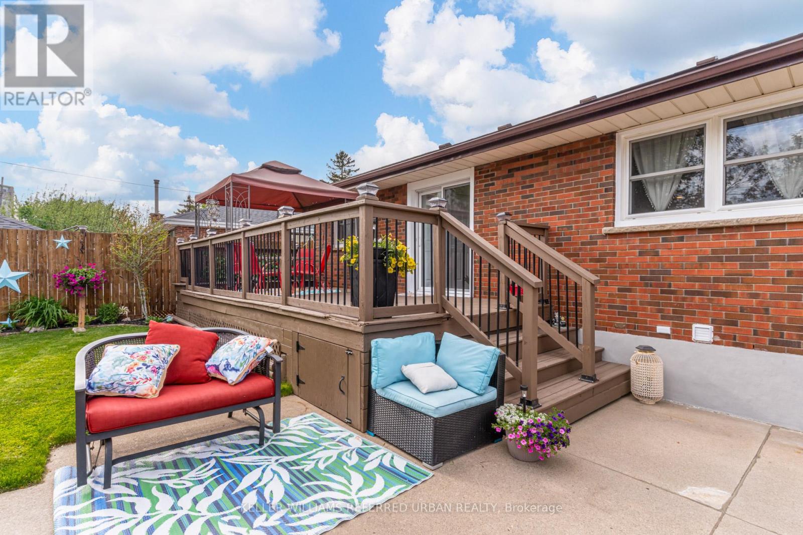 98 DUNCOMBE DRIVE - 36
