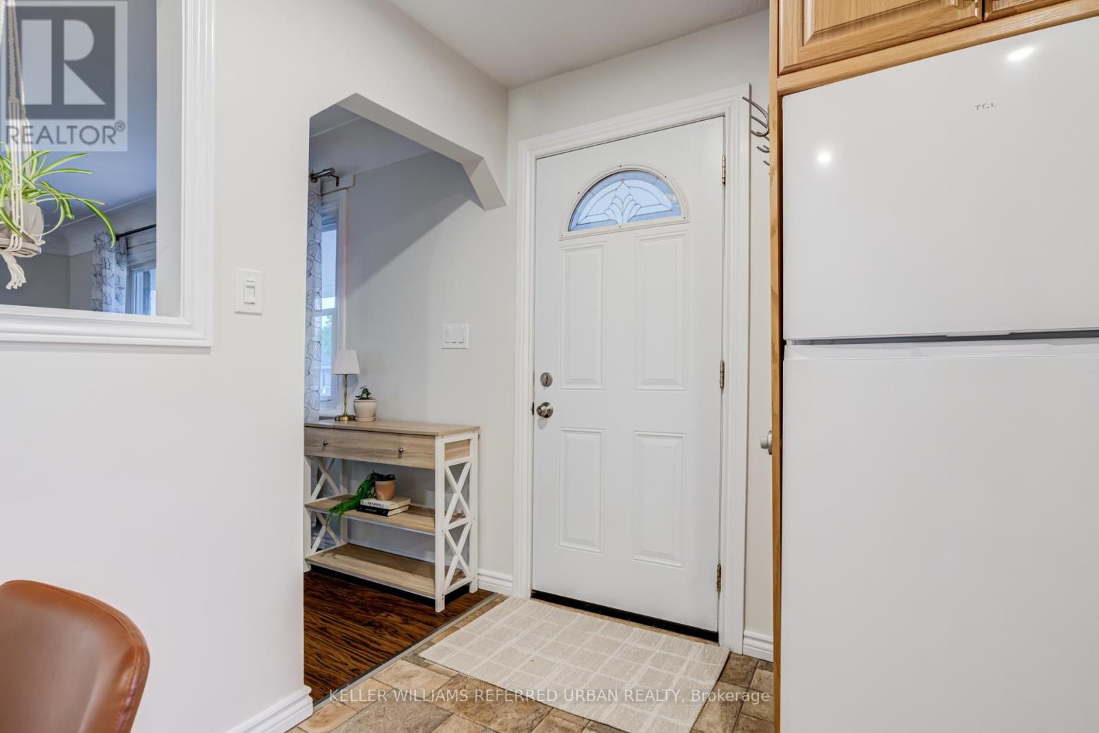 98 DUNCOMBE DRIVE - 5