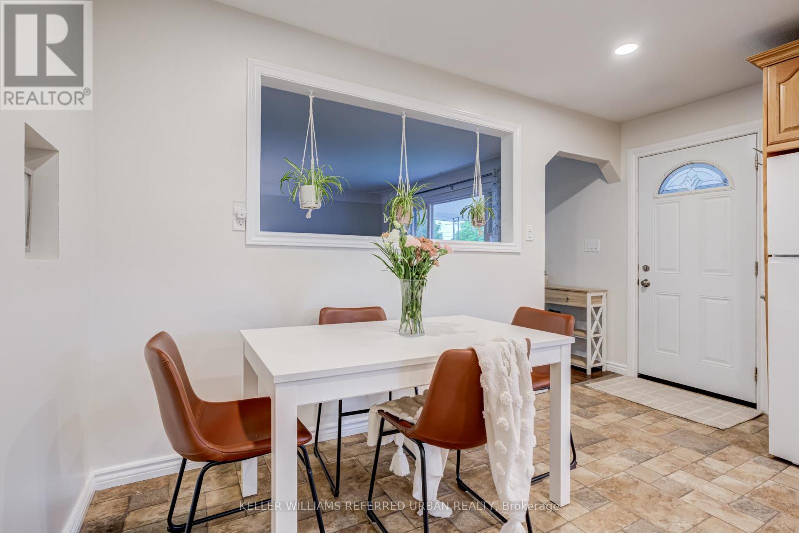 98 DUNCOMBE DRIVE - 7