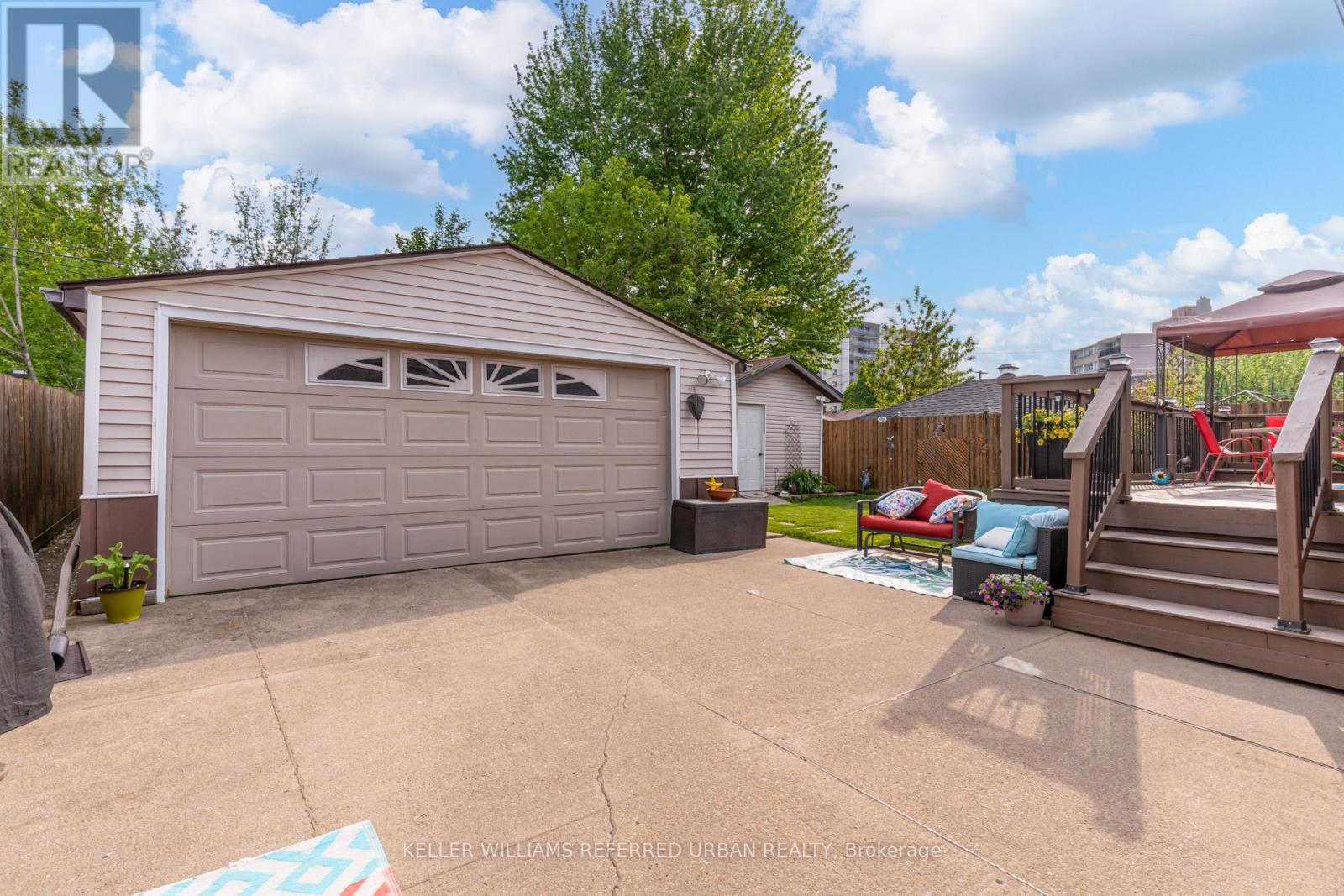 98 DUNCOMBE DRIVE - 38