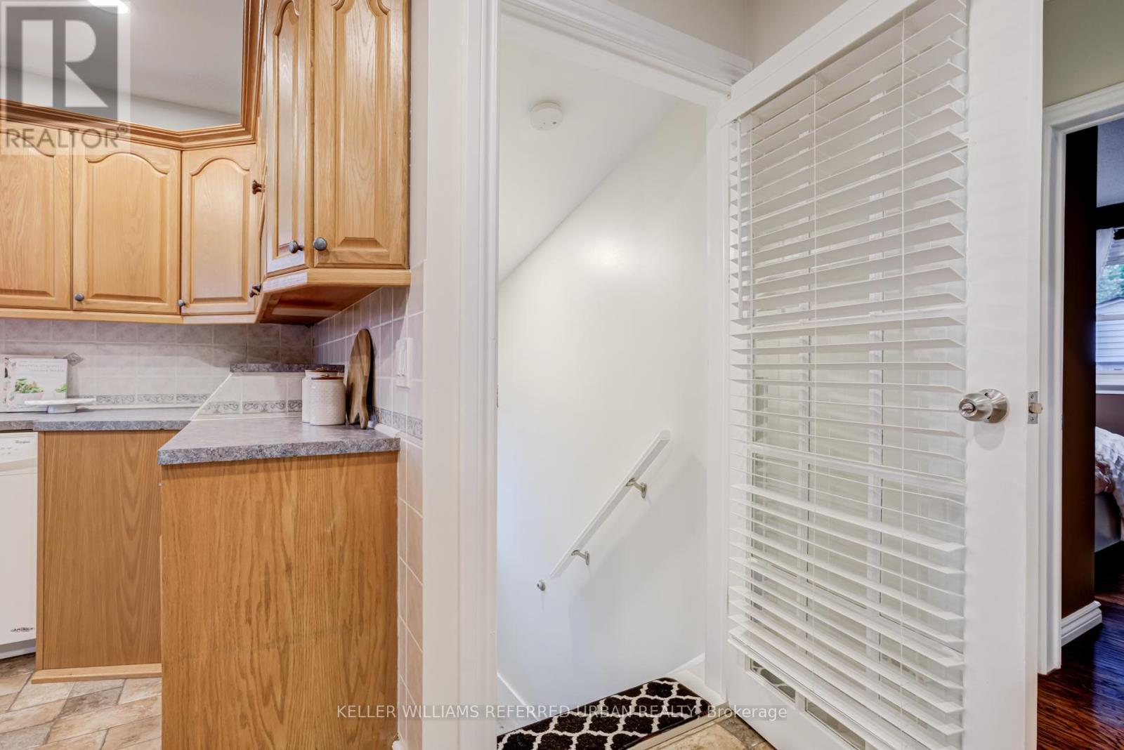 98 DUNCOMBE DRIVE - 20