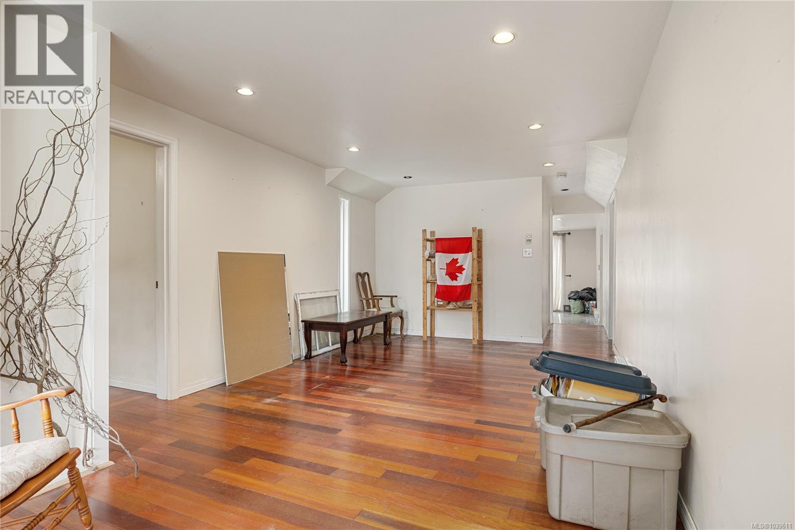 70 Hampton Rd - 4