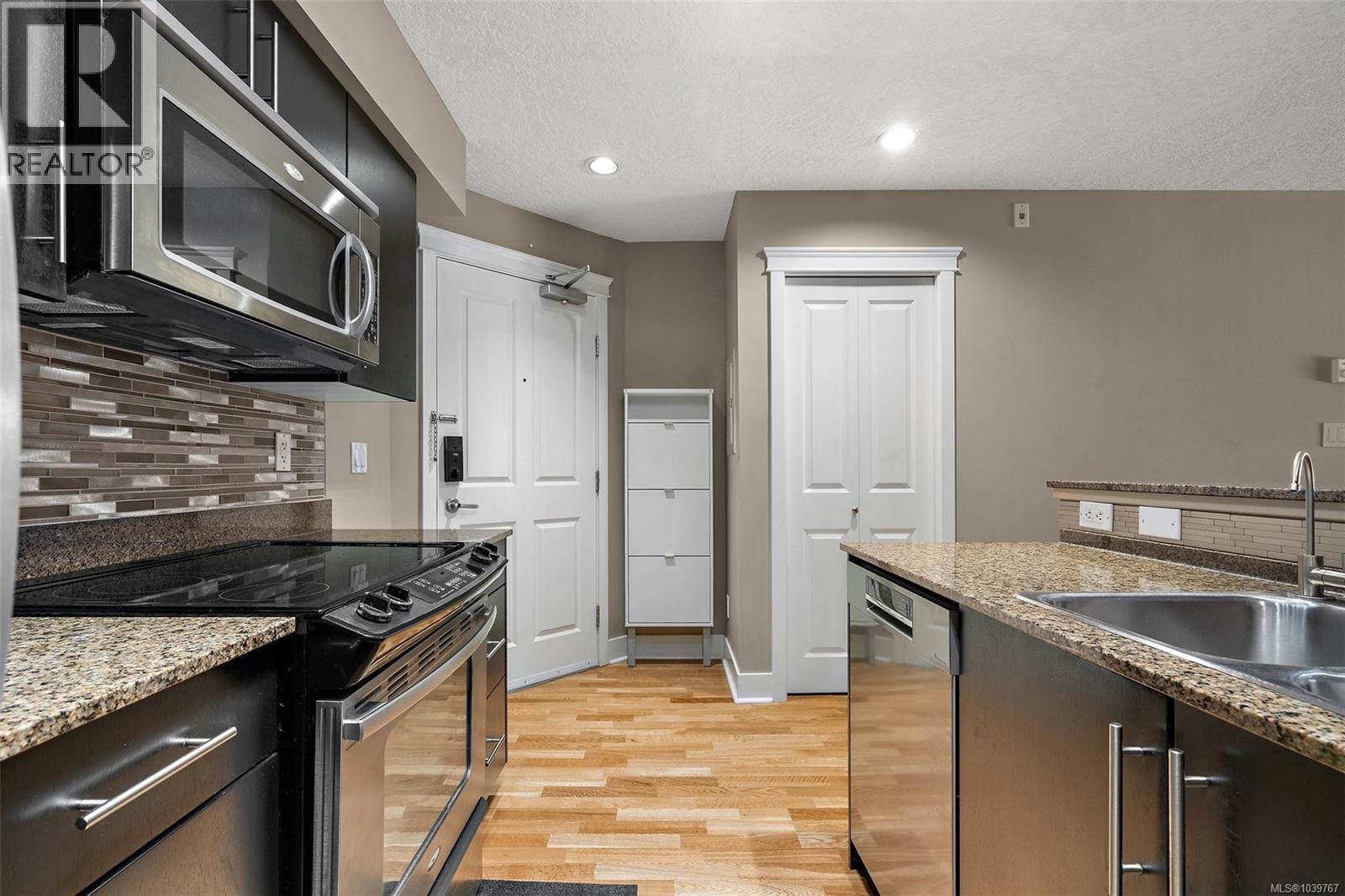 #304 2717 Peatt Rd - 32