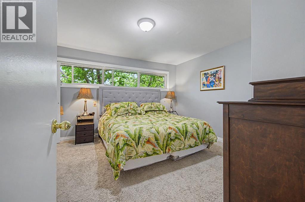 633 Regal Park NE — photo 18