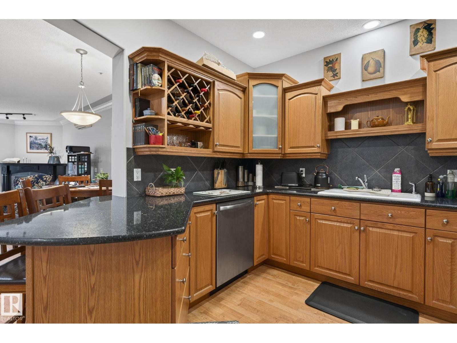 #205 10178 117 ST NW NW - 11