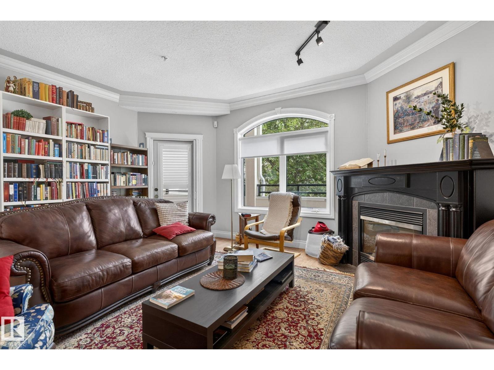 #205 10178 117 ST NW NW - 18