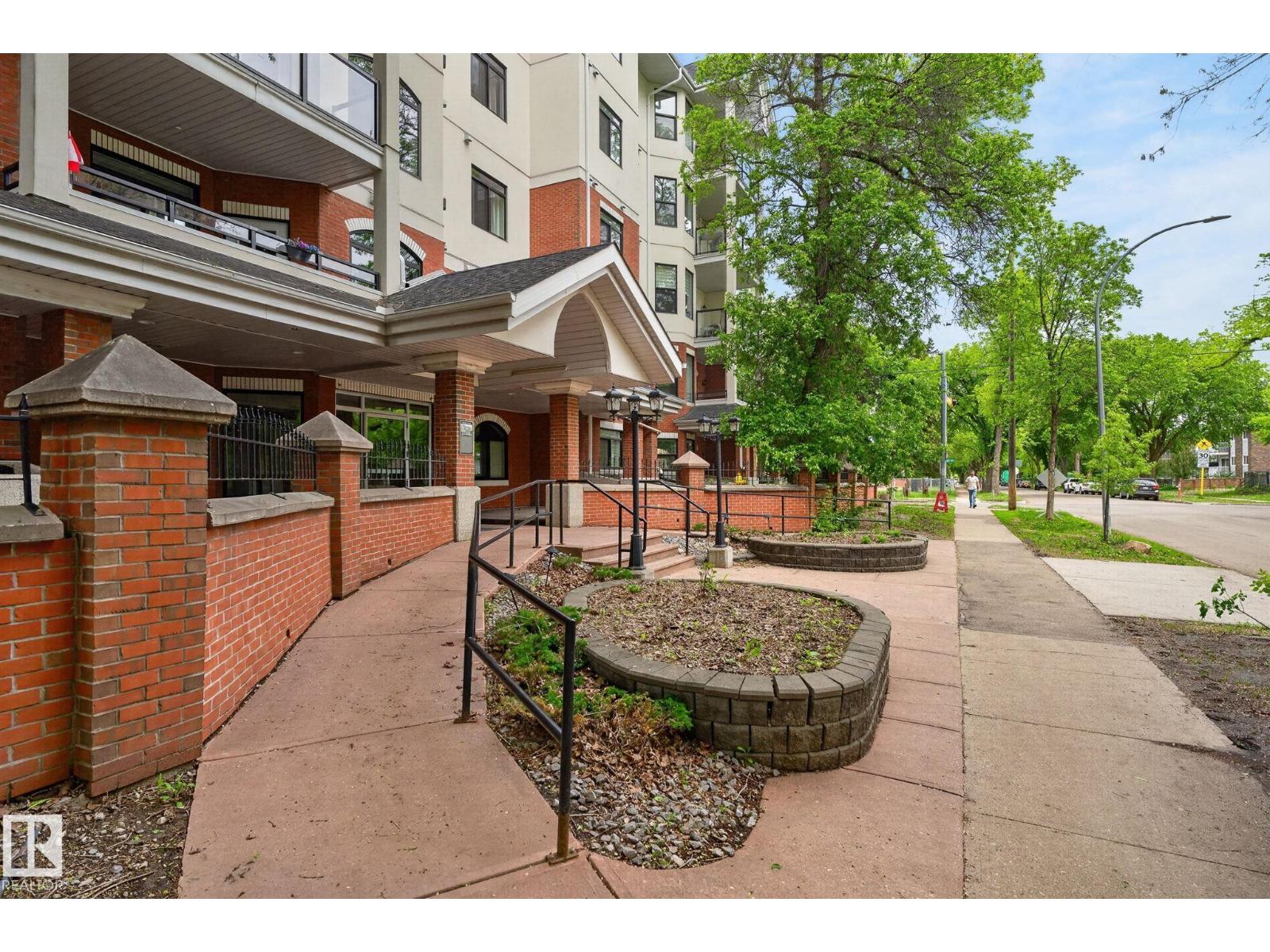 #205 10178 117 ST NW NW - 4