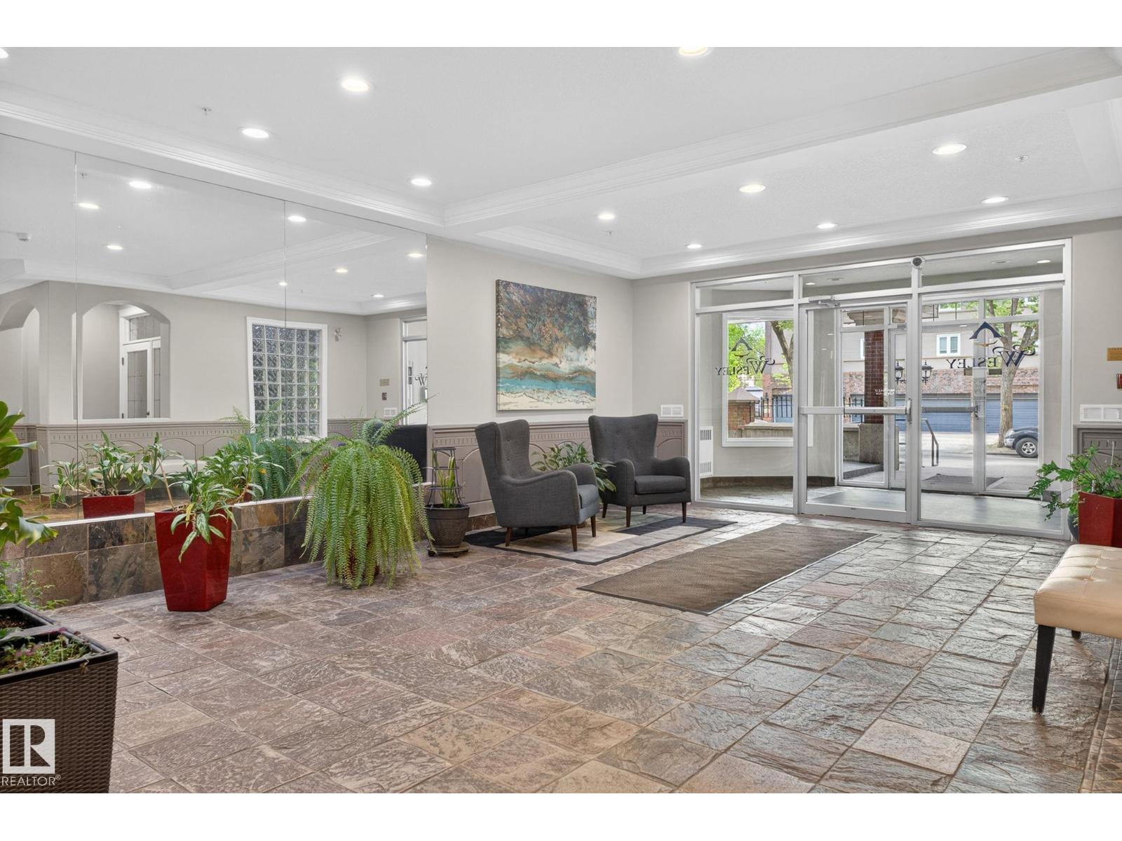 #205 10178 117 ST NW NW - 5
