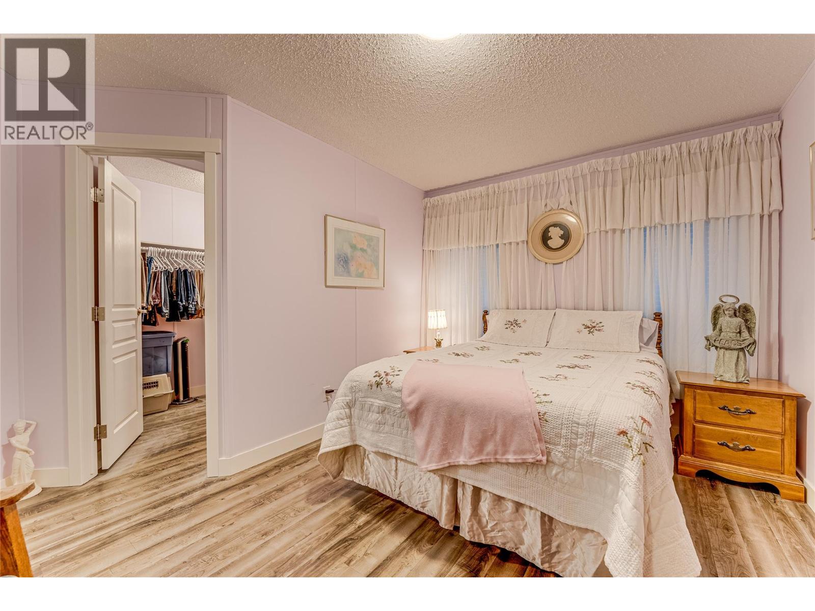 #25 1600 43 Avenue - 21
