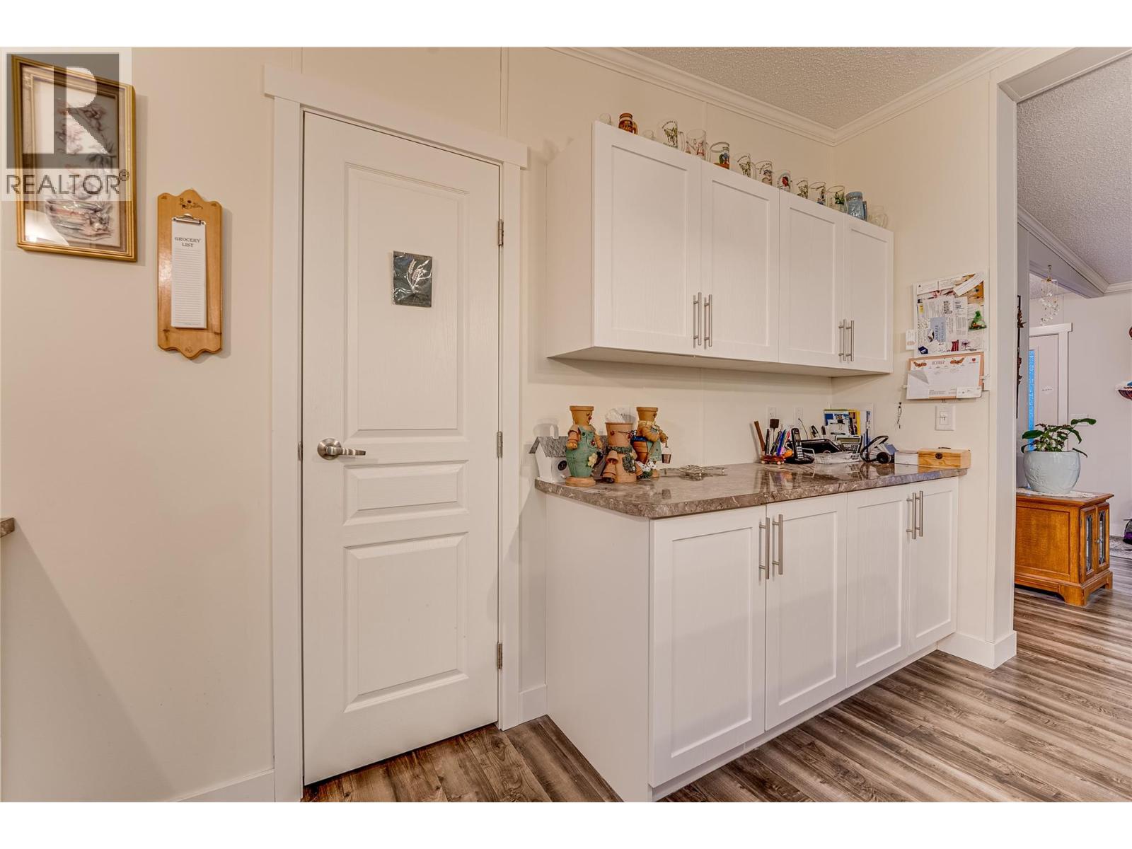 #25 1600 43 Avenue - 10
