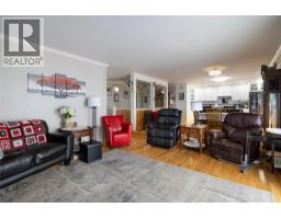 Primary Bedroom - 3944 Cascade Drive, Vernon, BC V1T9E7 Photo 17
