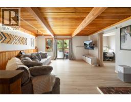 Foyer - 4644 97 Highway, Westwold, BC V0E3B1 Photo 8