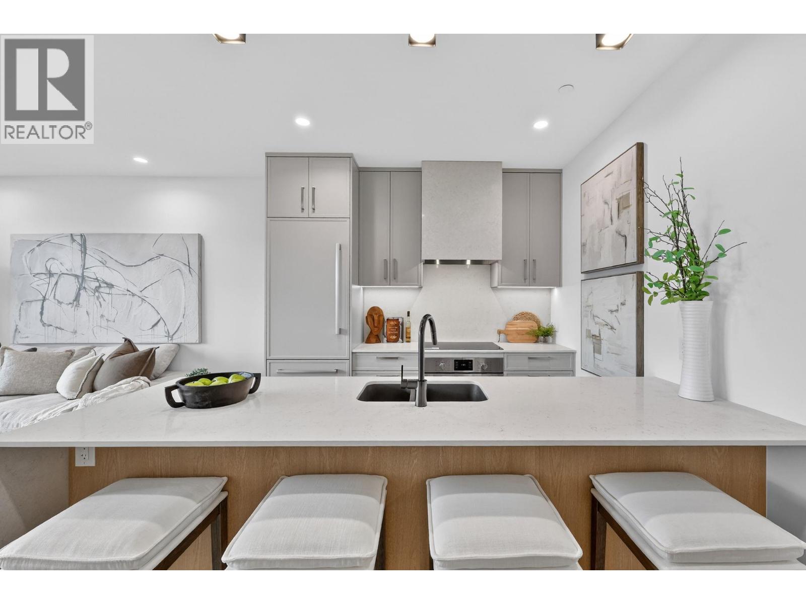 803 3340 Lakeshore Road, Kelowna