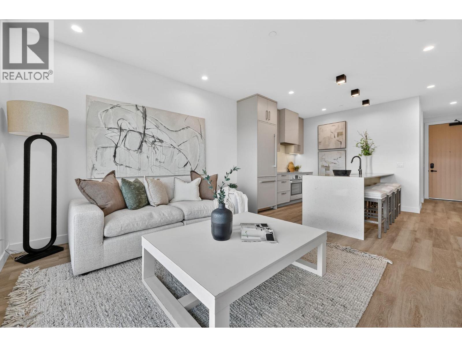 803 3340 Lakeshore Road, Kelowna