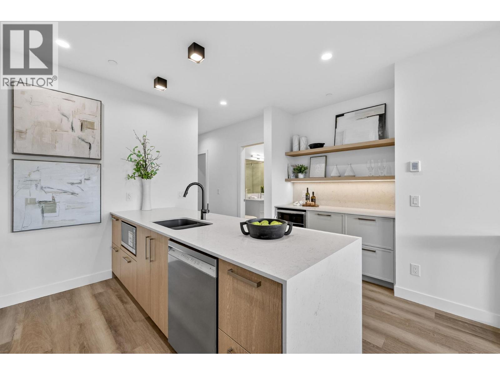 803 3340 Lakeshore Road, Kelowna