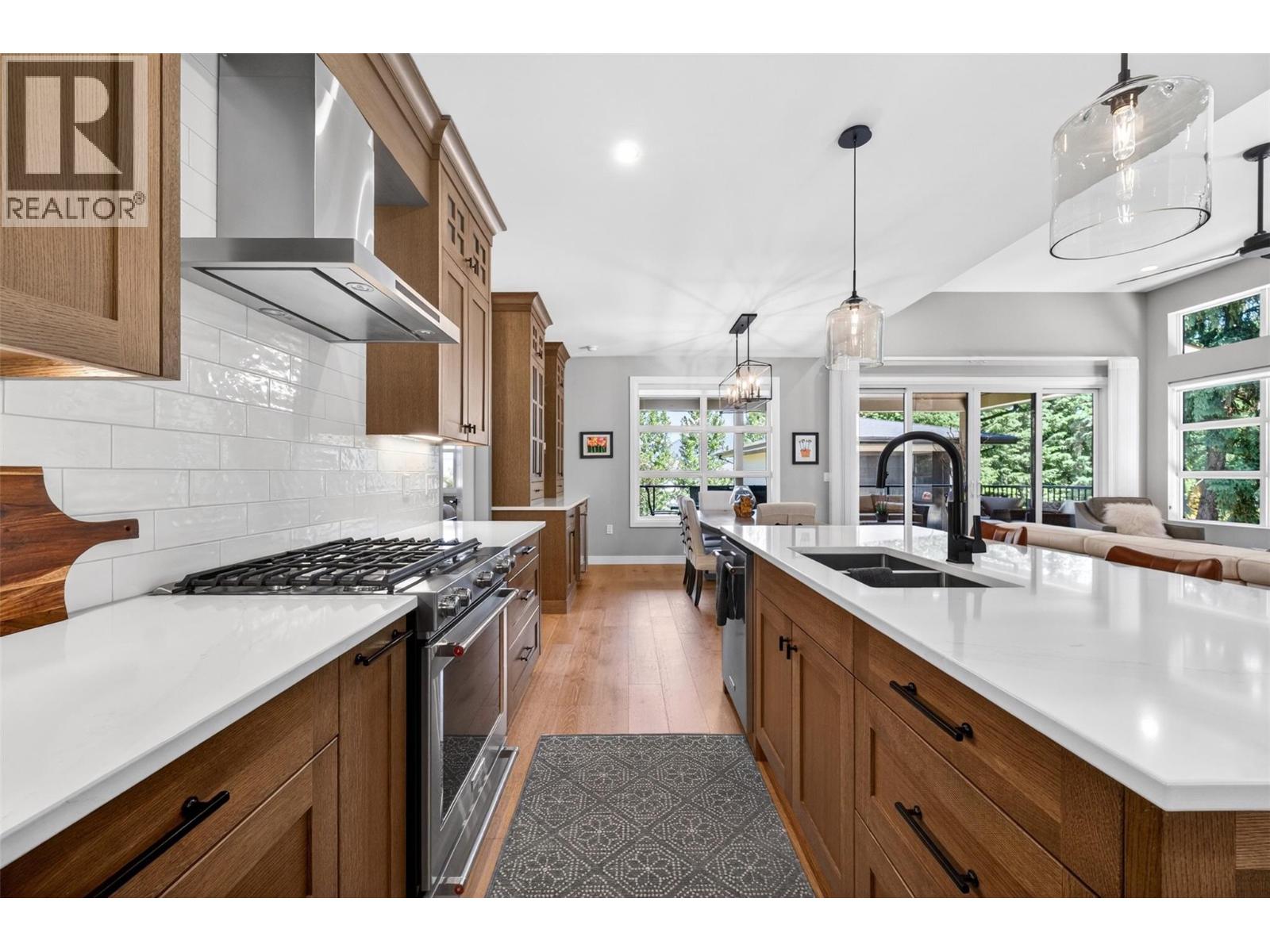  1201 20 Avenue Southwest, Salmon Arm
