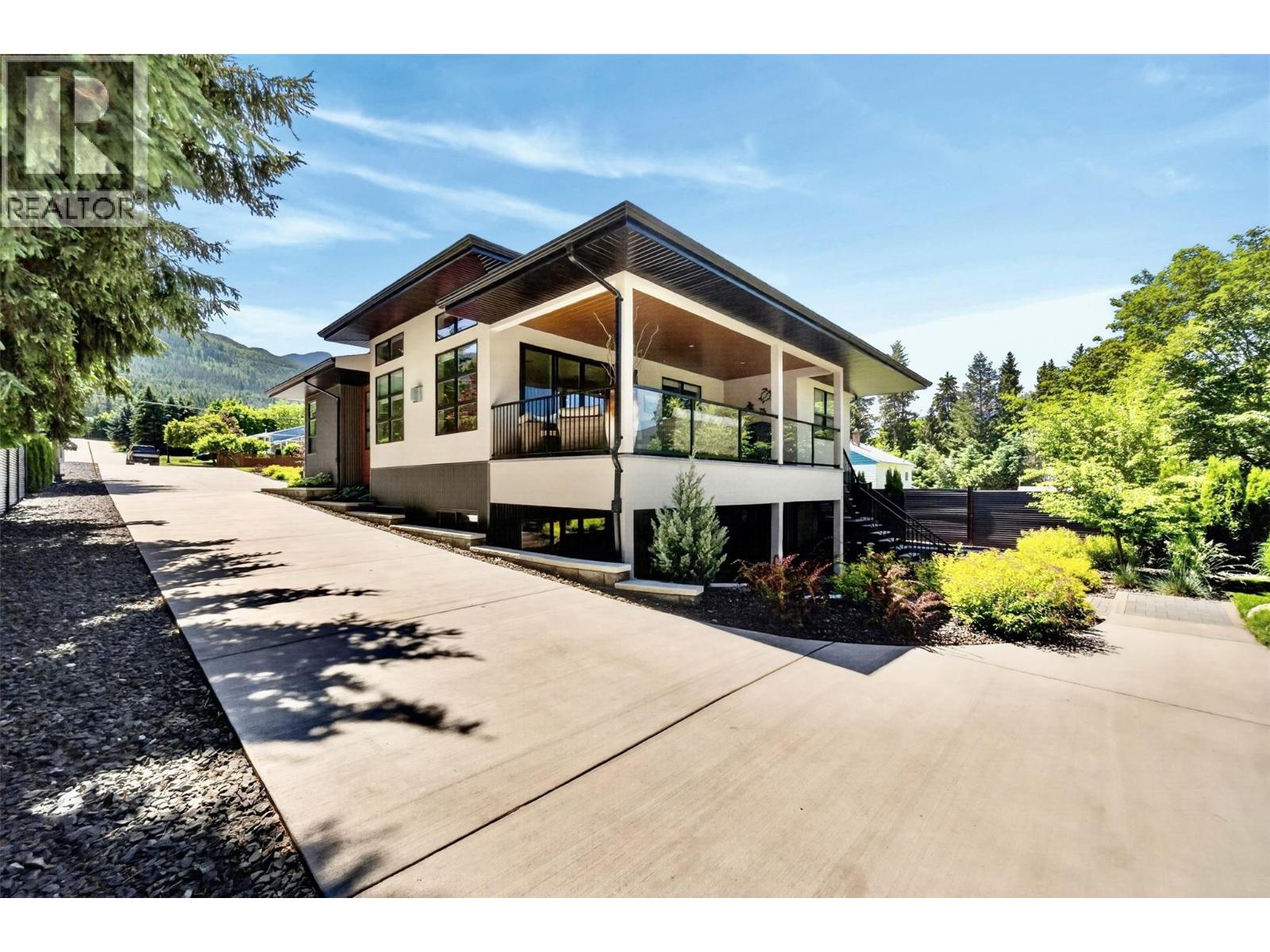  1201 20 Avenue Southwest, Salmon Arm