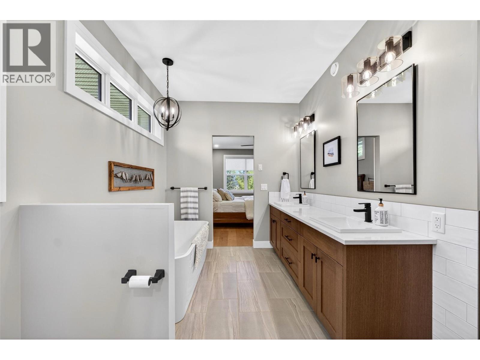  1201 20 Avenue Southwest, Salmon Arm