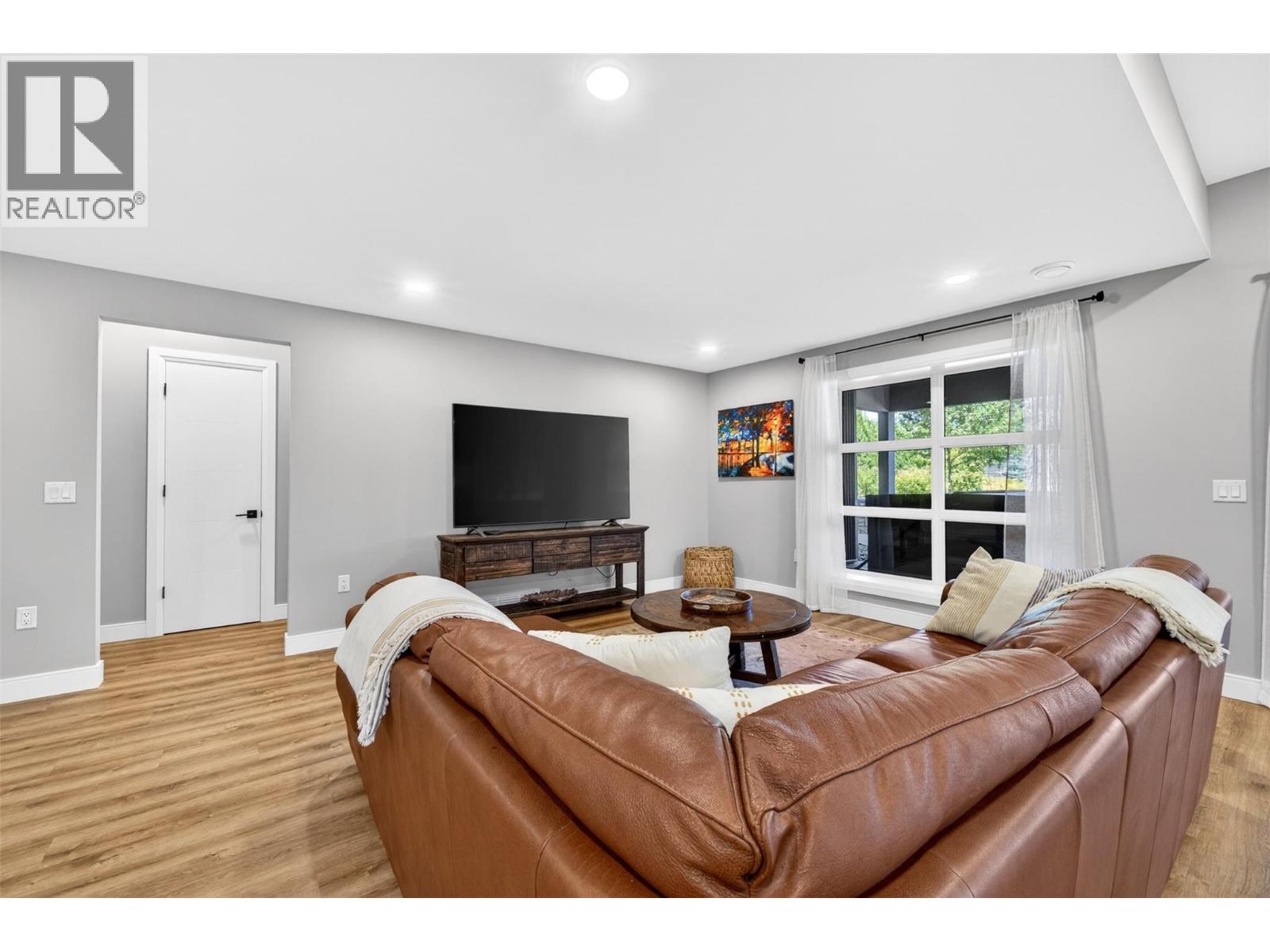 1201 20 Avenue SW - 50