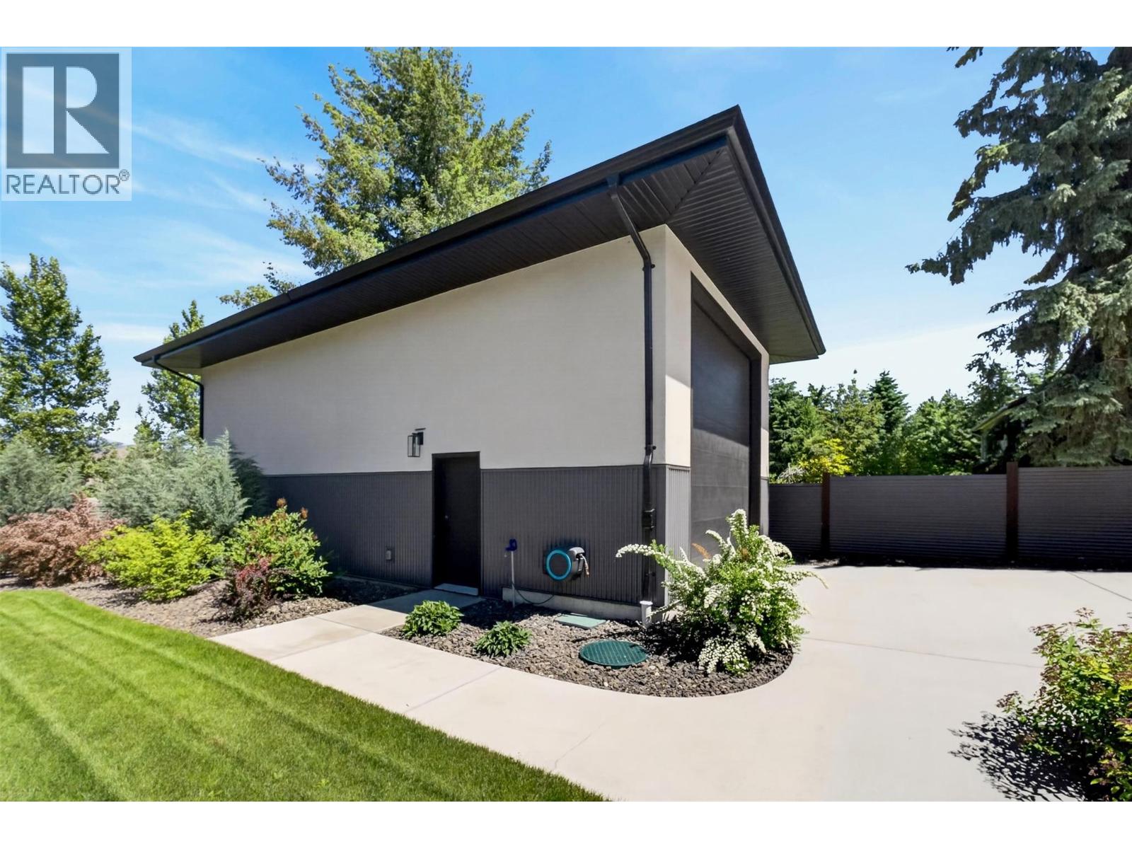  1201 20 Avenue Southwest, Salmon Arm