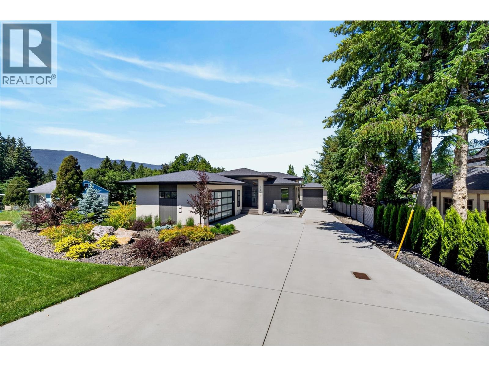  1201 20 Avenue Southwest, Salmon Arm