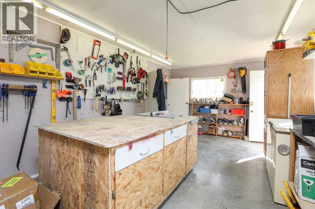 605 50 Avenue — photo 36