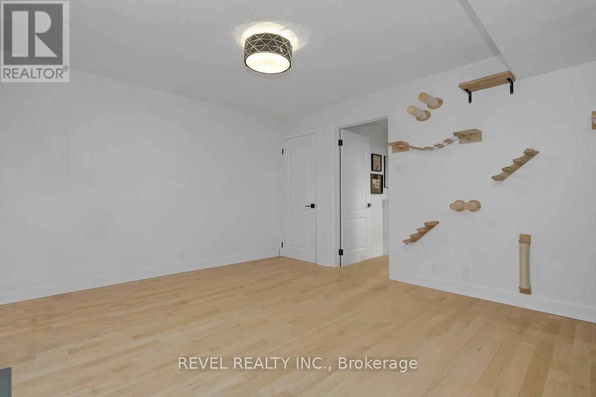 4 Bed, 2 Bath House for Sale in Ottawa – 327 ST ANDREW STREET, Ottawa – MLS# X13416508 - Image 3