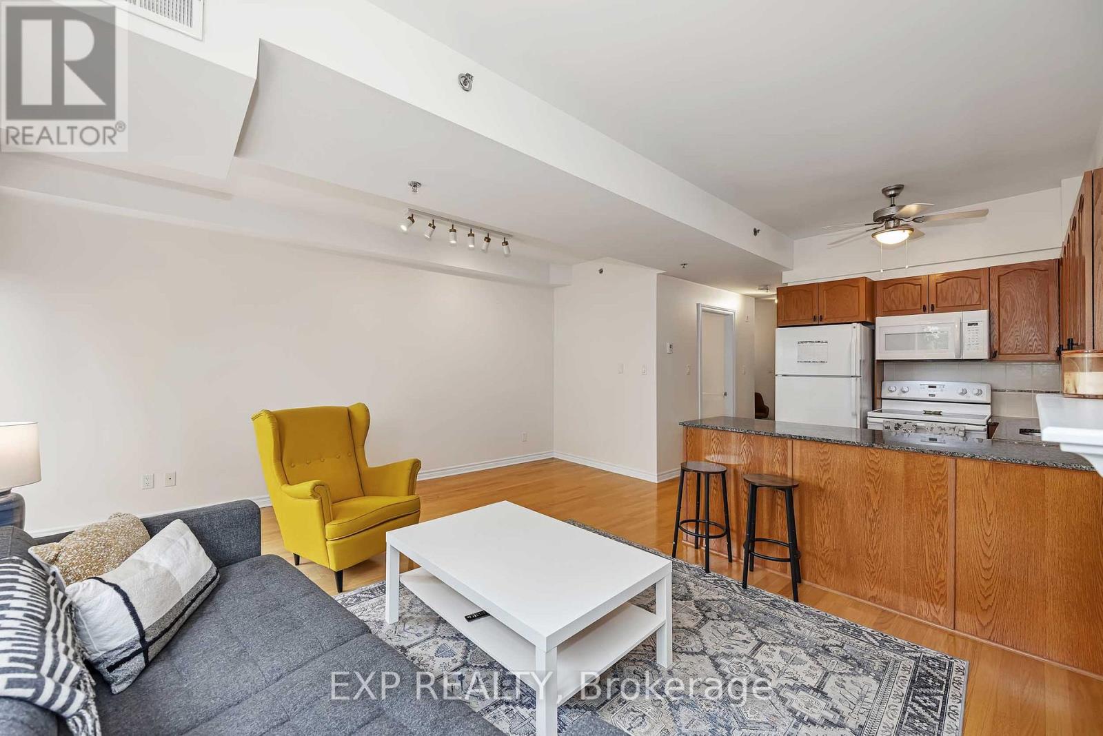#305 6 GROVE AVENUE - 10