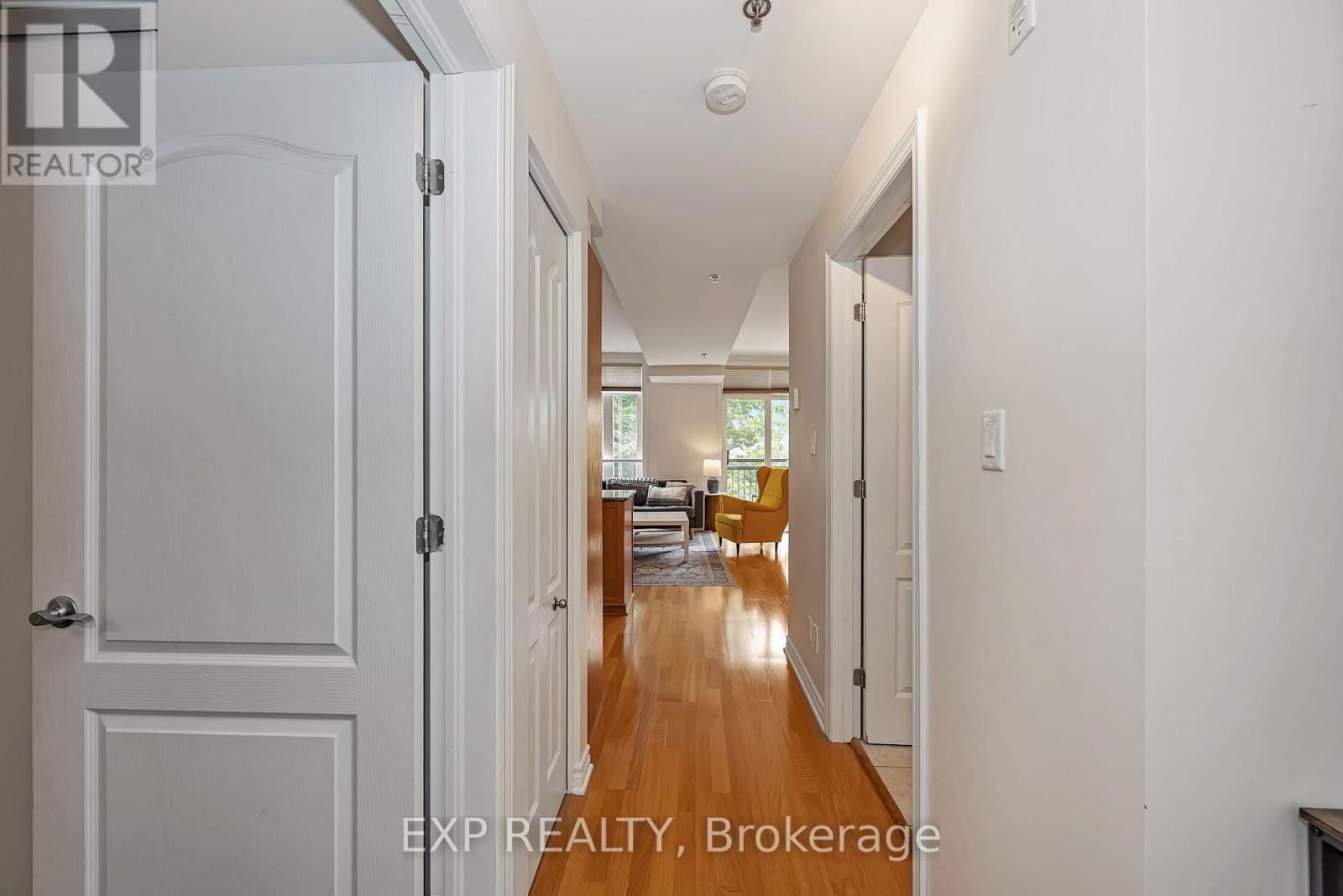 #305 6 GROVE AVENUE - 13