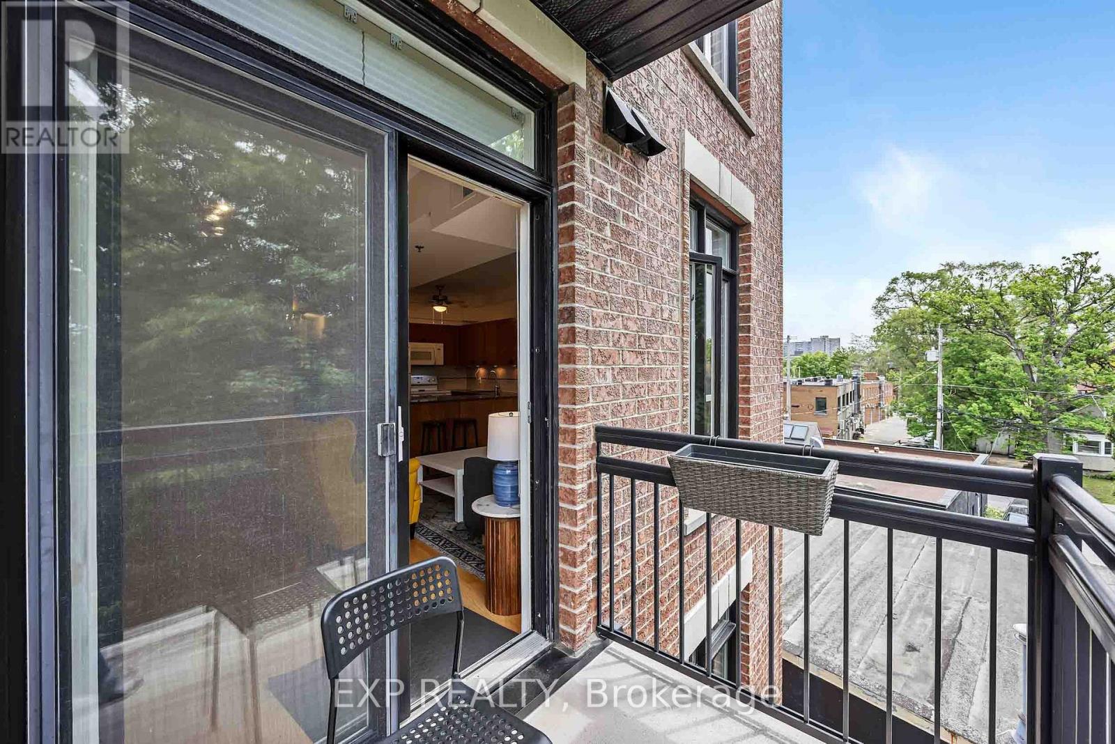 #305 6 GROVE AVENUE - 15