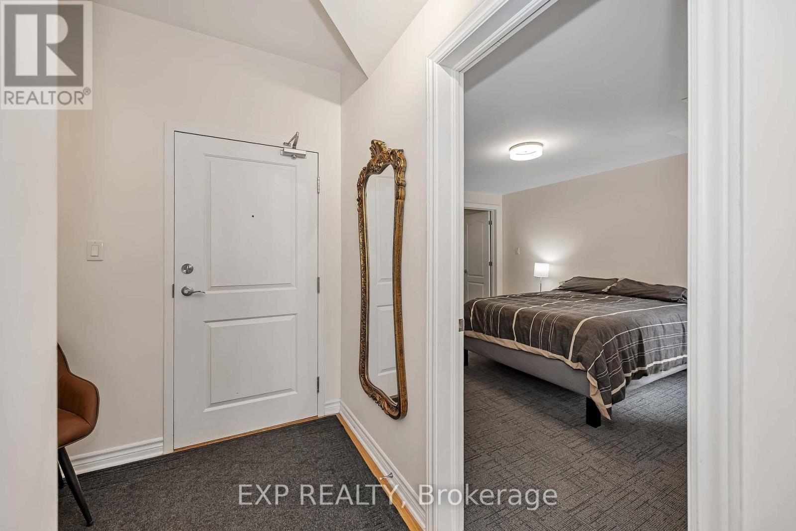 #305 6 GROVE AVENUE - 17