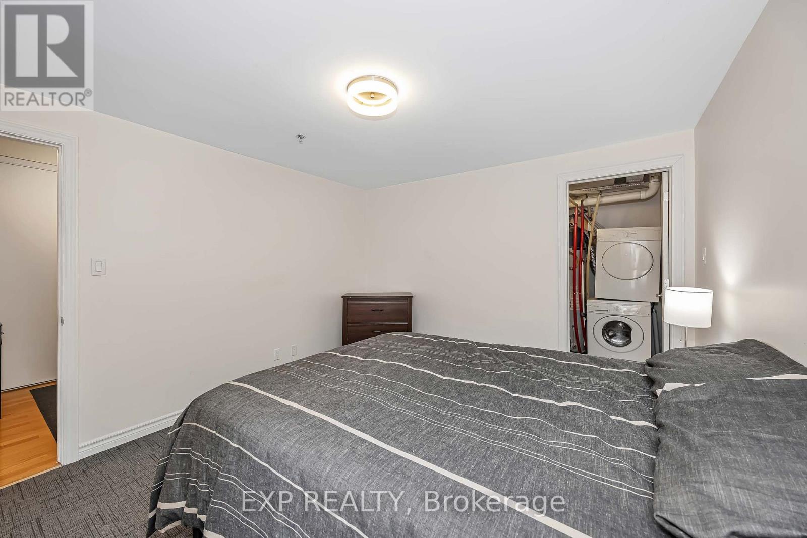 #305 6 GROVE AVENUE - 20
