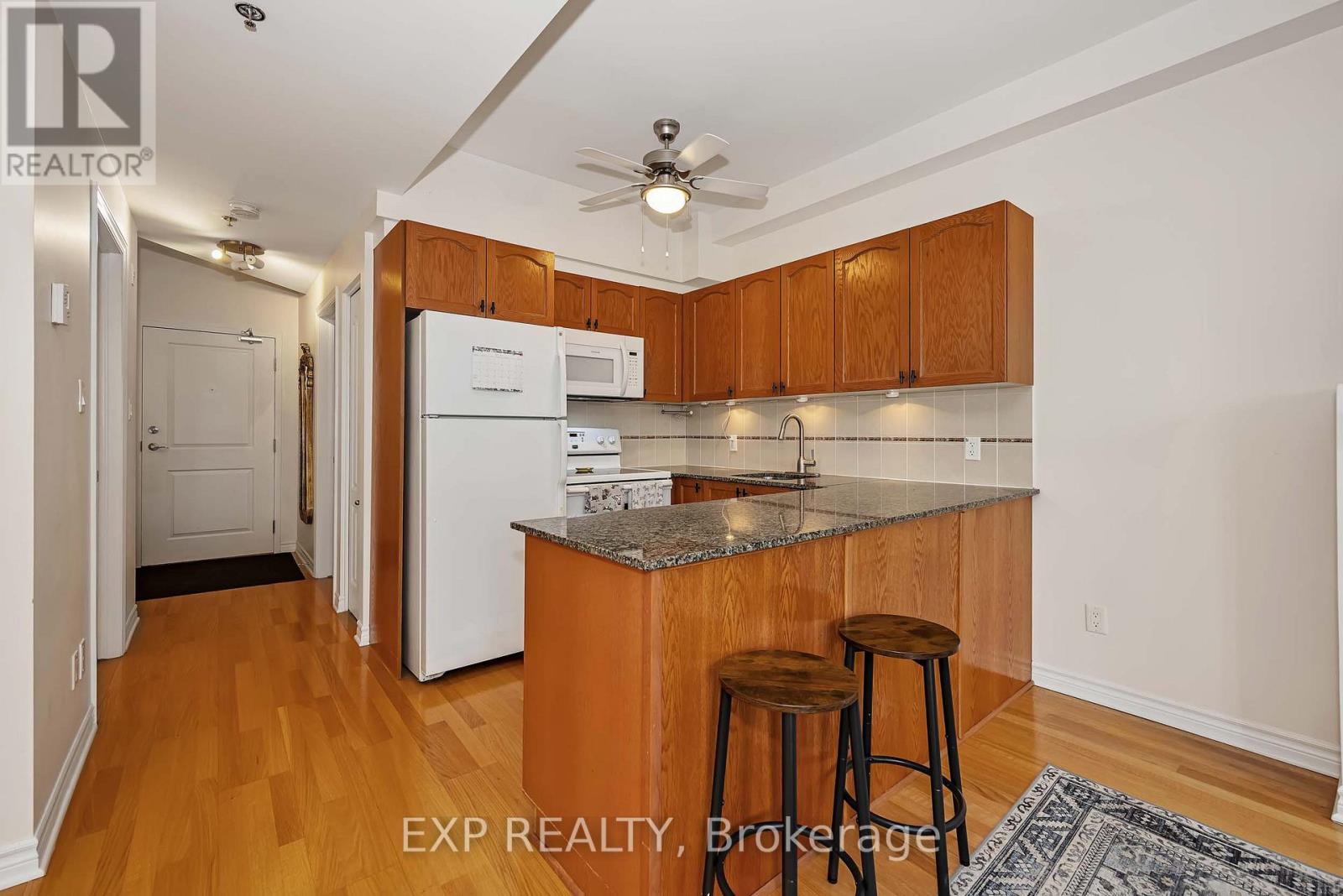 #305 6 GROVE AVENUE - 24