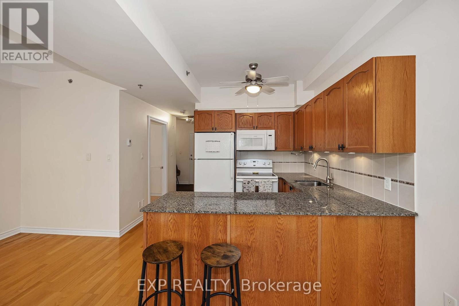 #305 6 GROVE AVENUE - 25