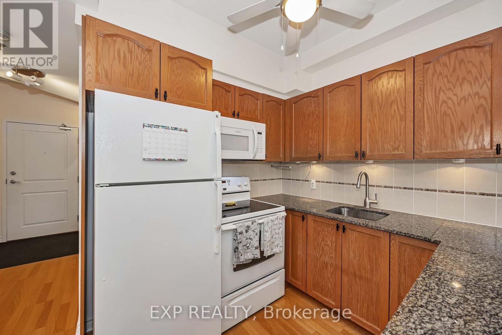#305 6 GROVE AVENUE - 26