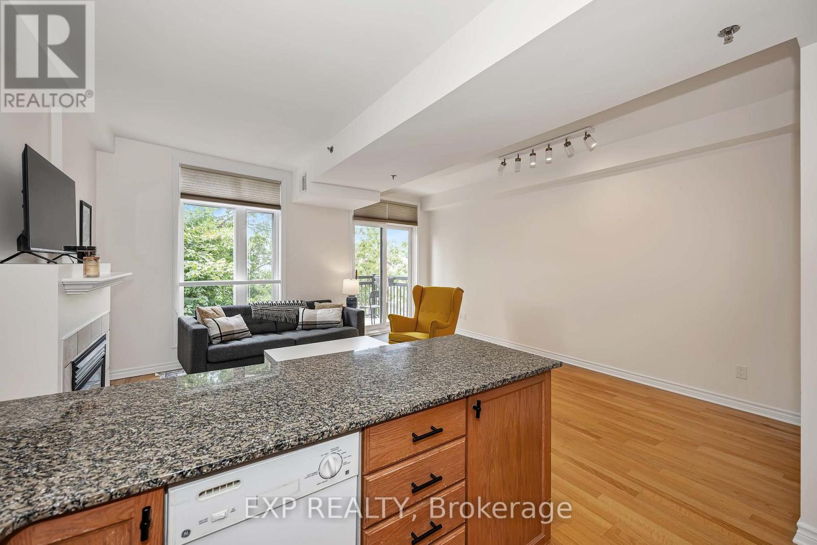 #305 6 GROVE AVENUE - 29