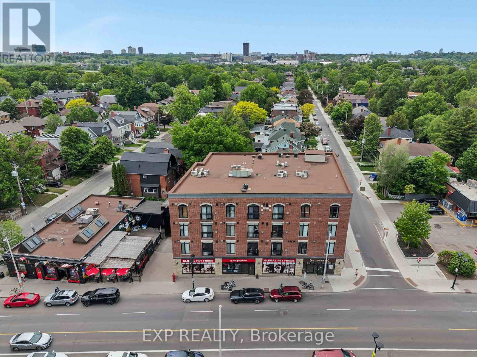 #305 6 GROVE AVENUE - 33