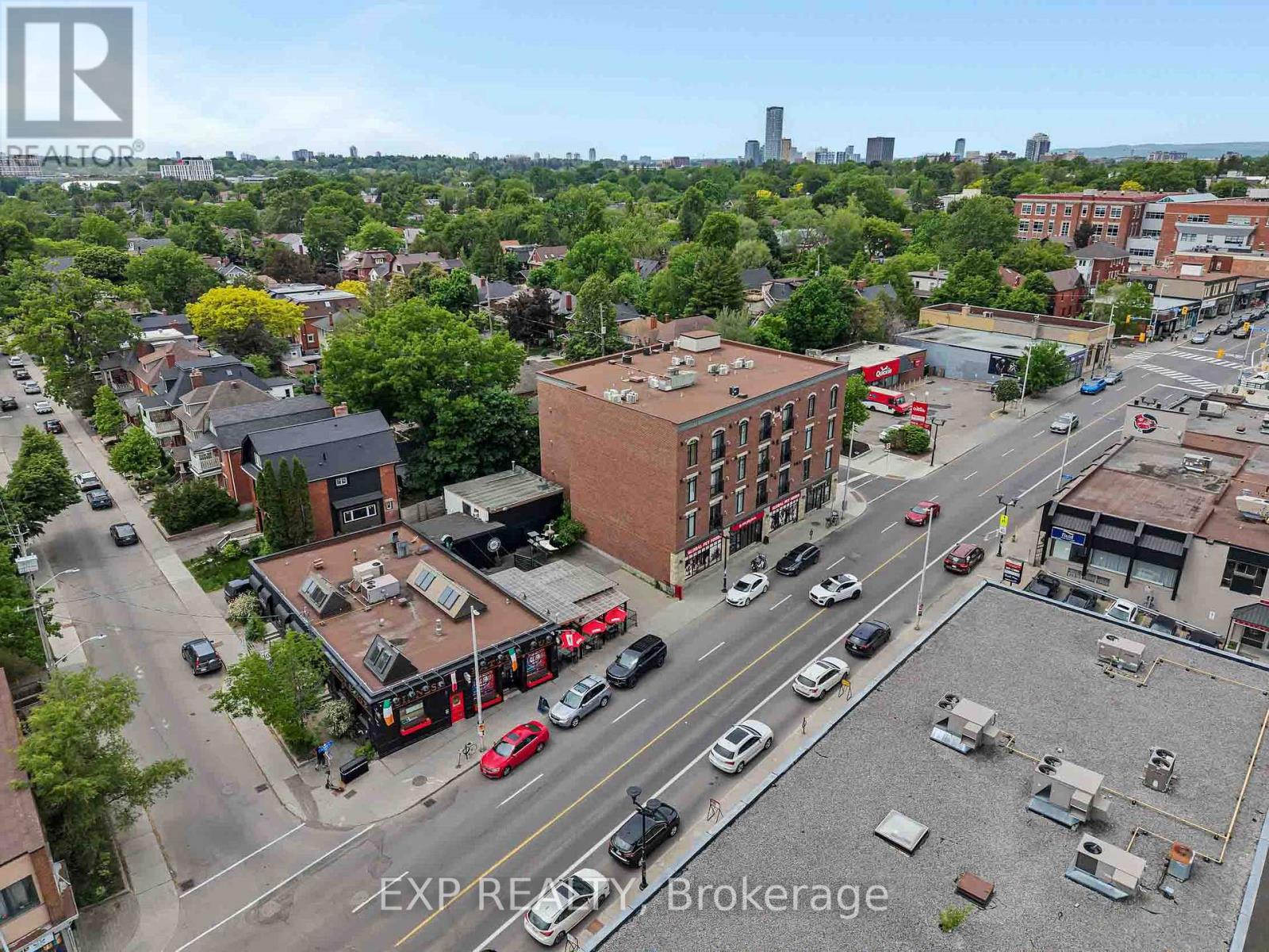 #305 6 GROVE AVENUE - 37