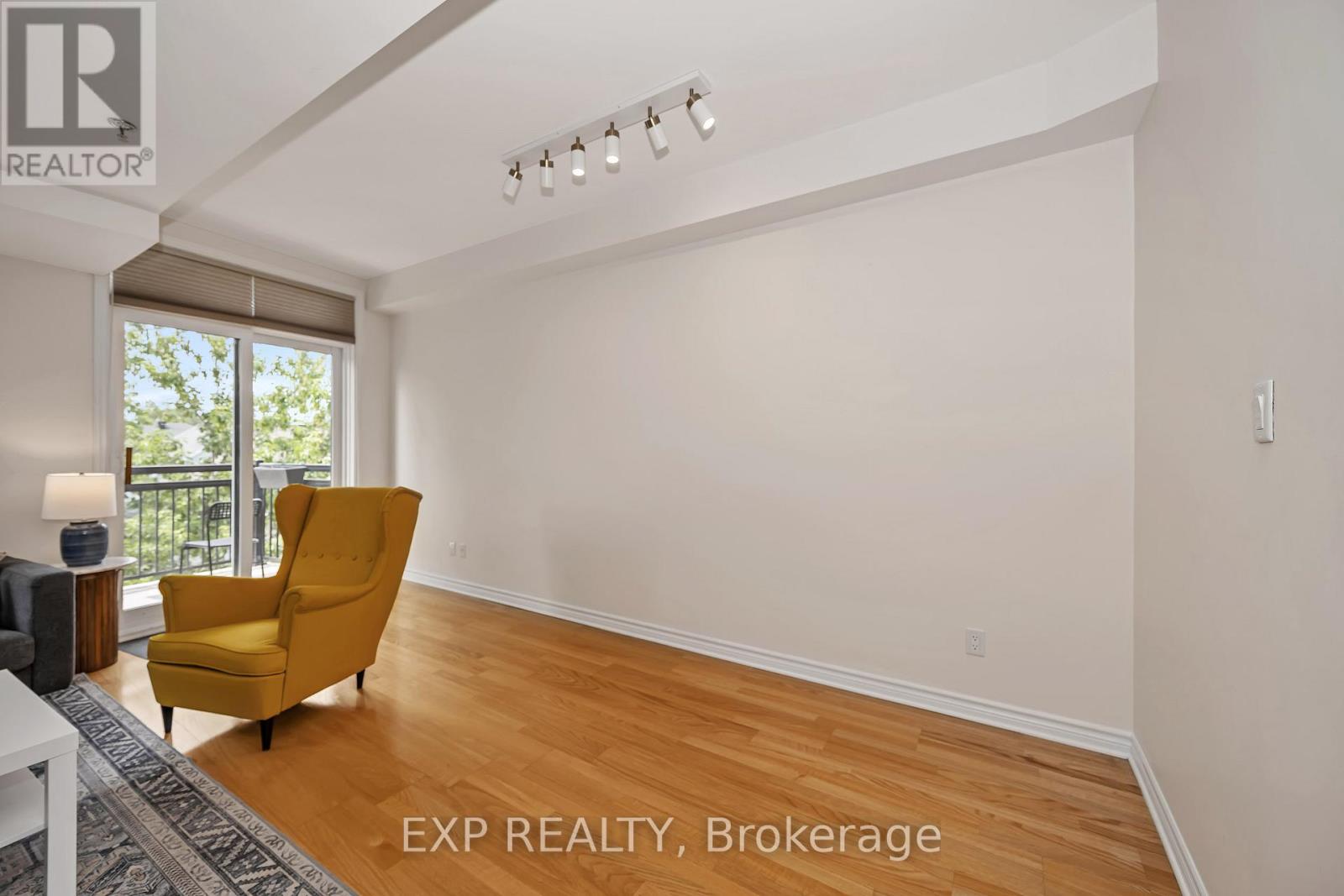 #305 6 GROVE AVENUE - 5