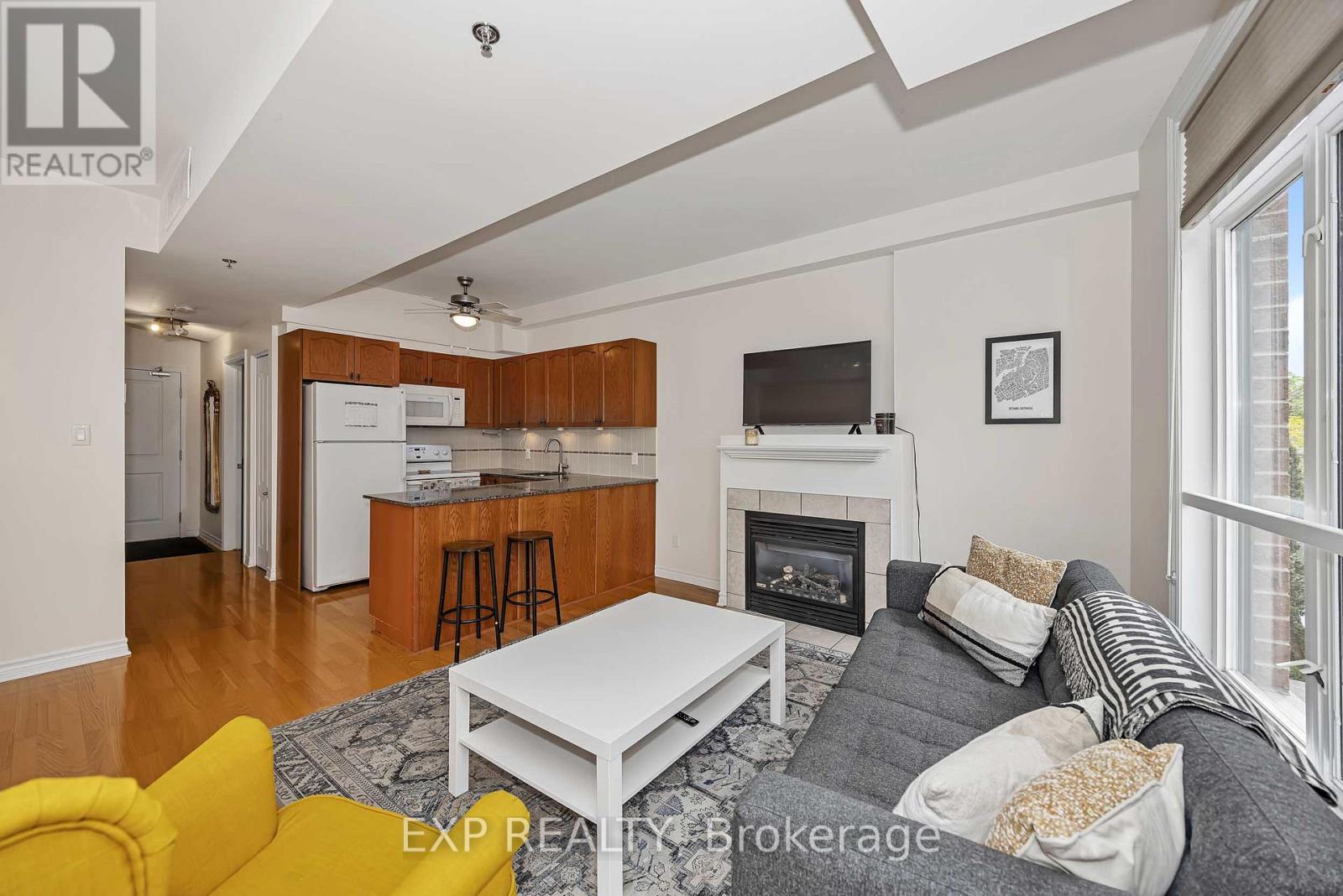 #305 6 GROVE AVENUE - 8