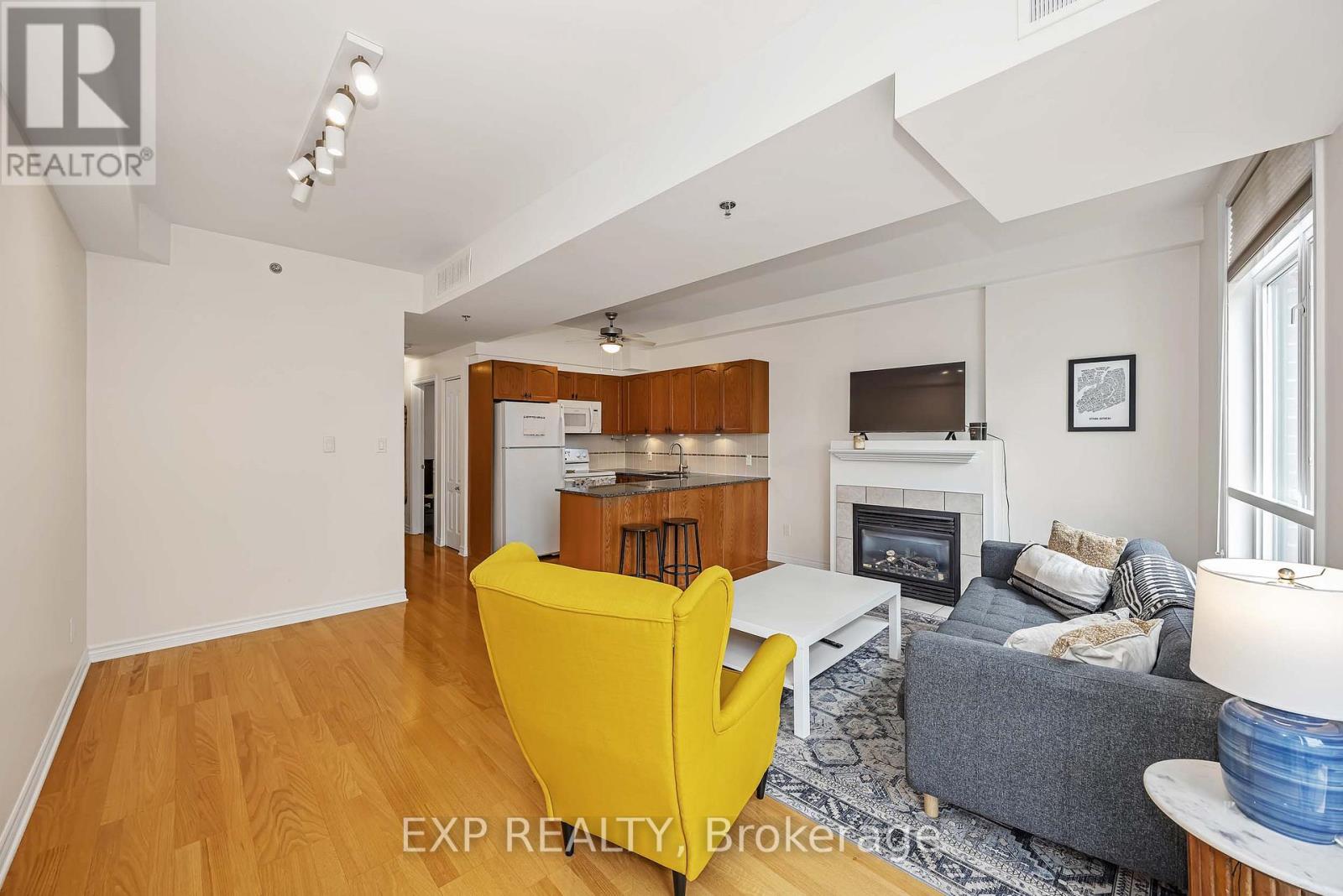 #305 6 GROVE AVENUE - 9